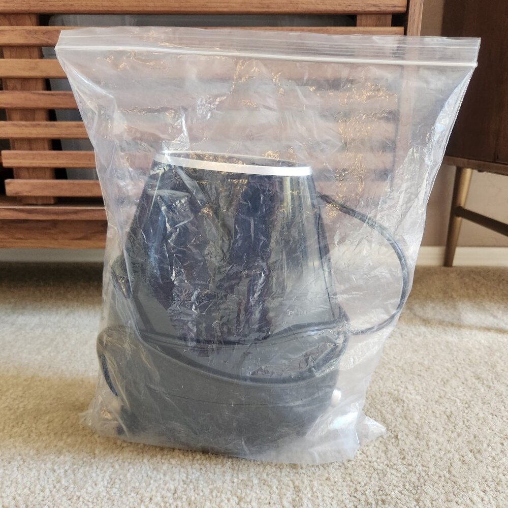 Slim/low profile 1.8L humidifier for bedside or desk--great for allergie… - Picture 6 of 6